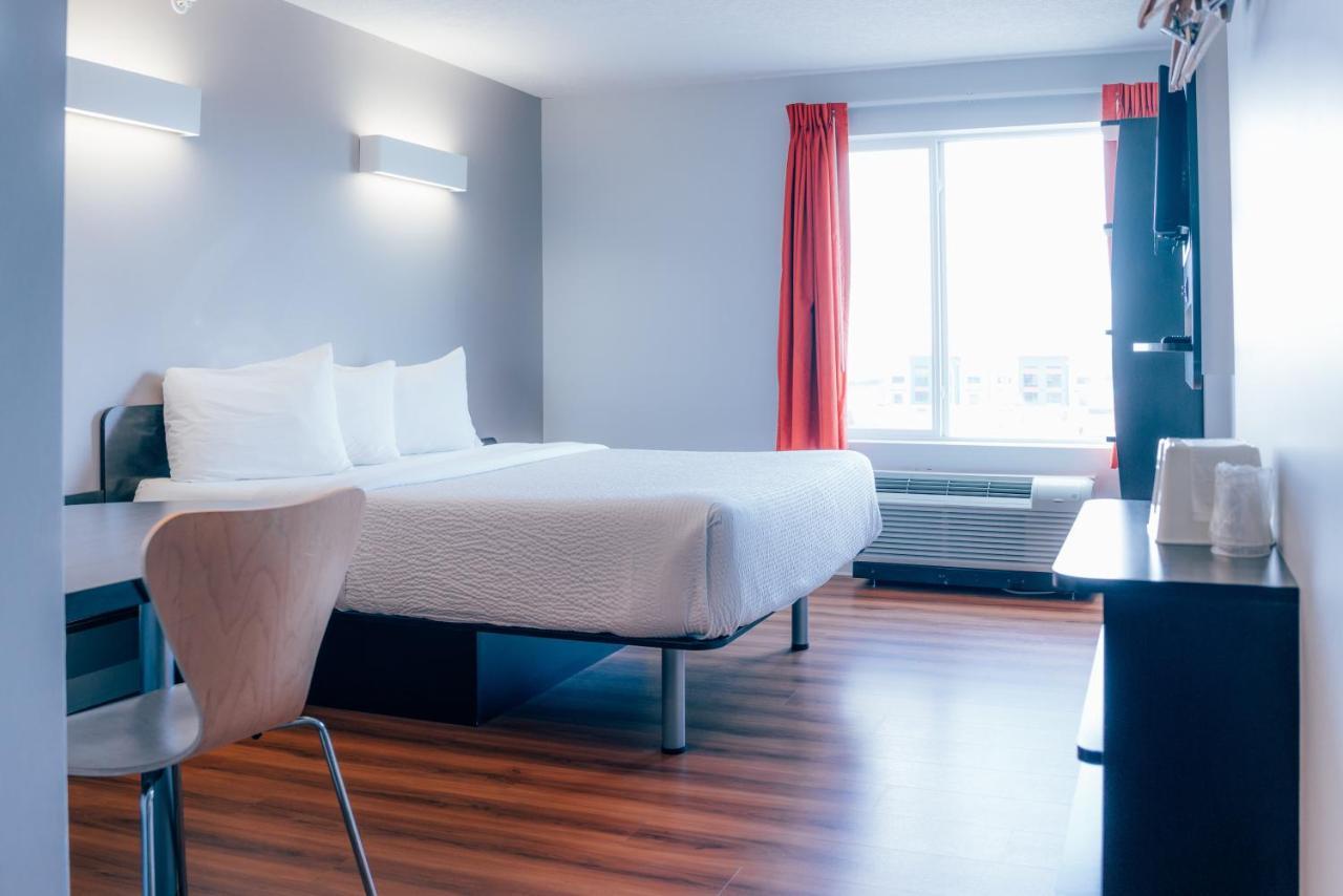 Motel 6 Еърдри Екстериор снимка