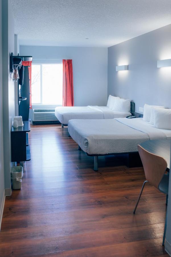 Motel 6 Еърдри Екстериор снимка