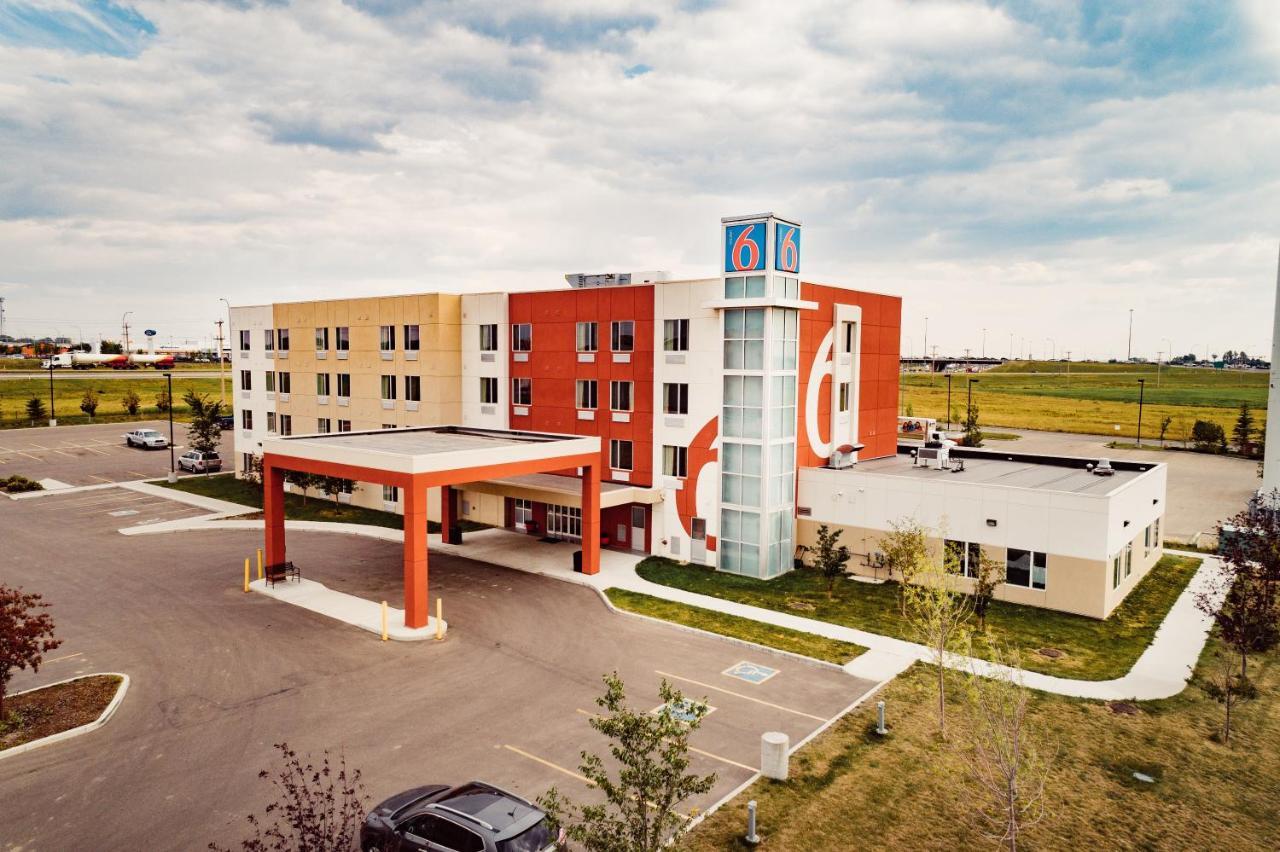 Motel 6 Еърдри Екстериор снимка